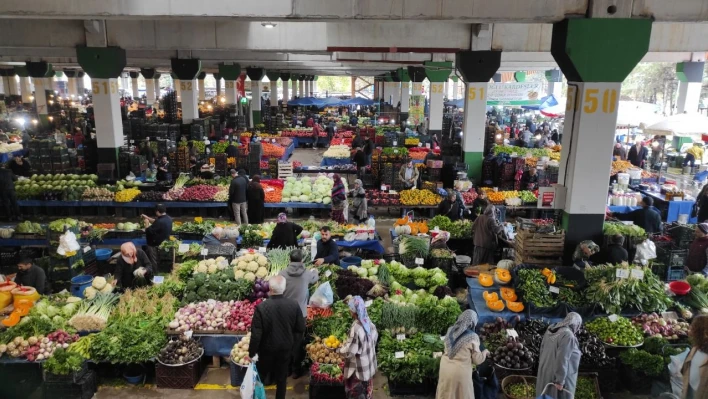 Perşembe pazarı'nda tezgahlar kışa hazır