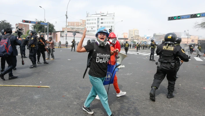 Peru'da Bağımsızlık Günü etkinliklerinde hükümet karşıtı protesto