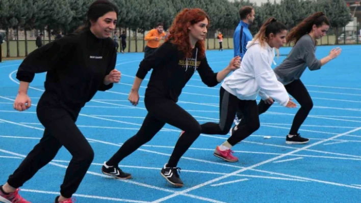 Polislik sınavlarına belediyenin imkanlarıyla hazırlanıp zafere ulaştılar