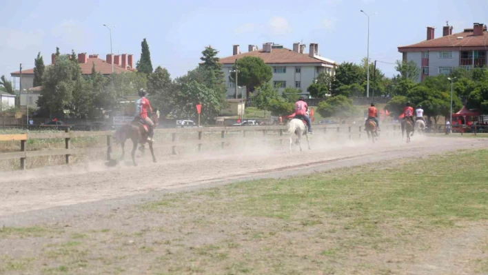 Rahvan At Yarışları nefes kesti