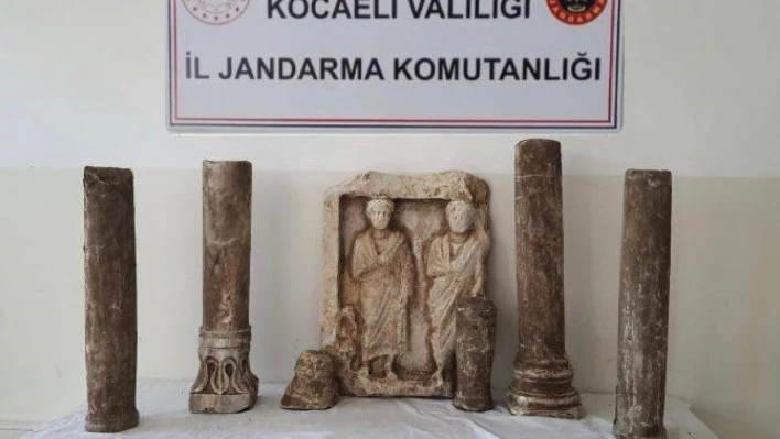 Roma dönemine ait heykel ve sütunlar evden çıktı