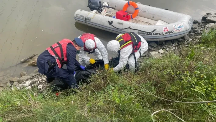 Sakarya Nehri'nde erkek cesedi bulundu