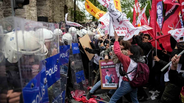 Saraçhane'den Taksim'e yürümeye çalışan gruplara polis müdahalesi