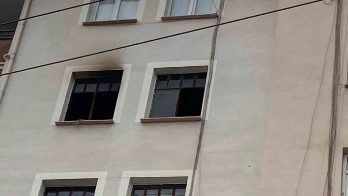 Şarj edilen akü patlayarak yangına sebep oldu: Ev kullanılamaz hale geldi