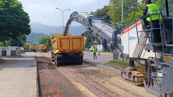 Şehrin bozuk yolları asfaltlanıyor