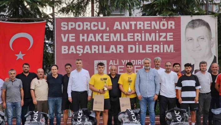 Spor kulüplerine malzeme desteği