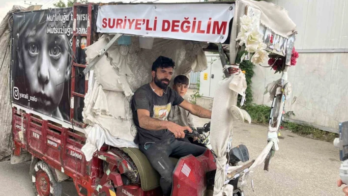 Suriyeli sanılmaktan korktu, motosikletine yazdı: 'Artık önümü kesmiyorlar'