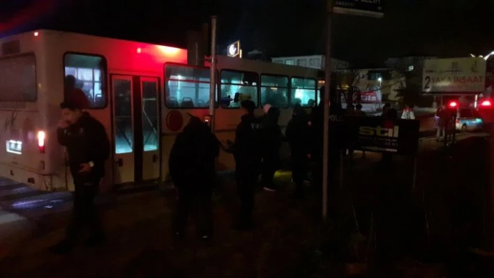 Takım otobüsüne taşlı saldırı: 1 futbolcu yaralandı