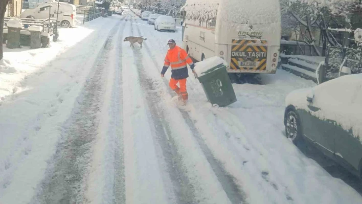 Temizlik çalışmaları kar kış demeden devam ediyor