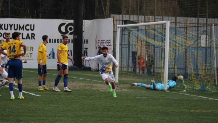 TFF 2. Lig: Belediye Derincespor: 3 - Menemen FK: 2