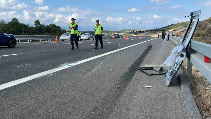 Tırla çarpışan aracın kapısı koptu: Yolcu yola düştü