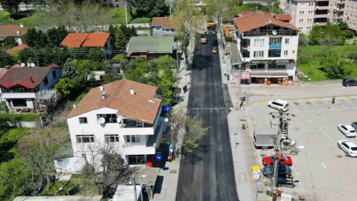 Tuğrul Caddesi'ne 550 ton sıcak asfalt