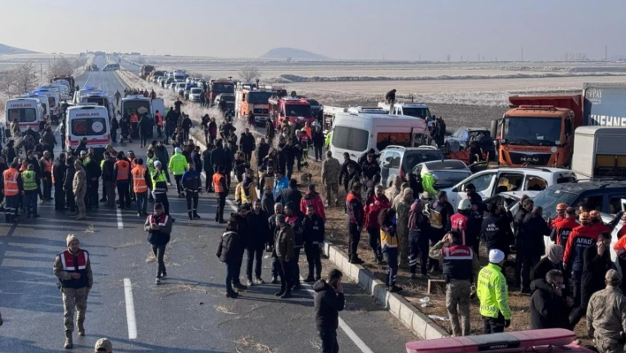 Van'da zincirleme kazalarda can pazarı: 1 ölü, 51 yaralı