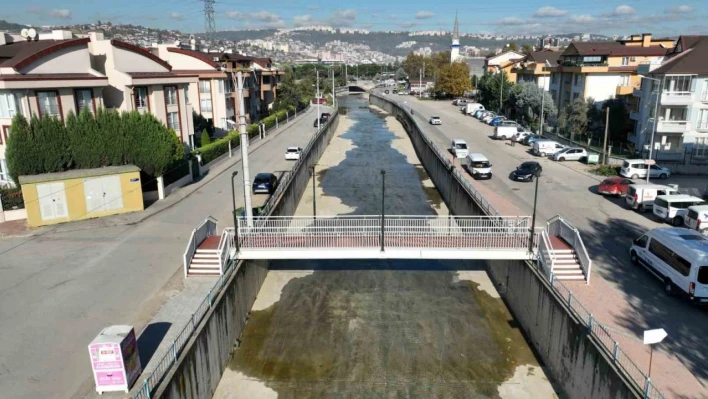 Vatandaşlar yaya köprüsü sayesinde mesafelerce yol yürümeyecek