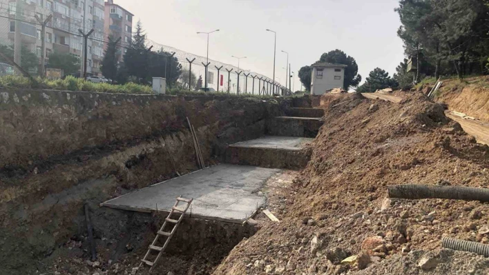 Yayaların güvenliği için D130 Karayoluna üstgeçit yapılıyor