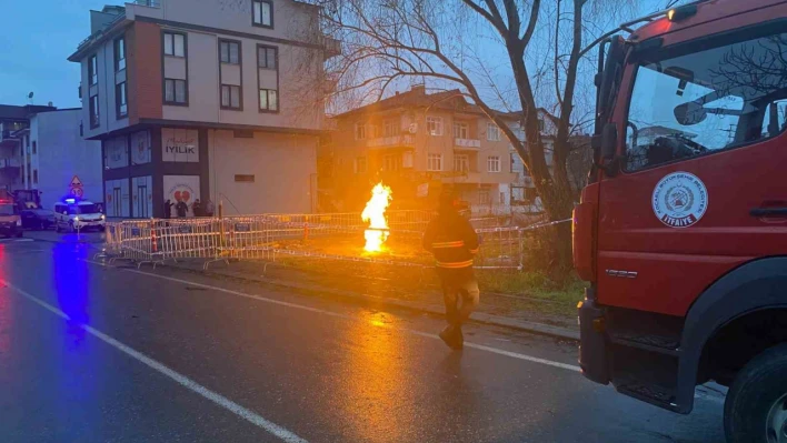 Kartepe'de metan gazı alev aldı, saatlerdir sönmüyor!