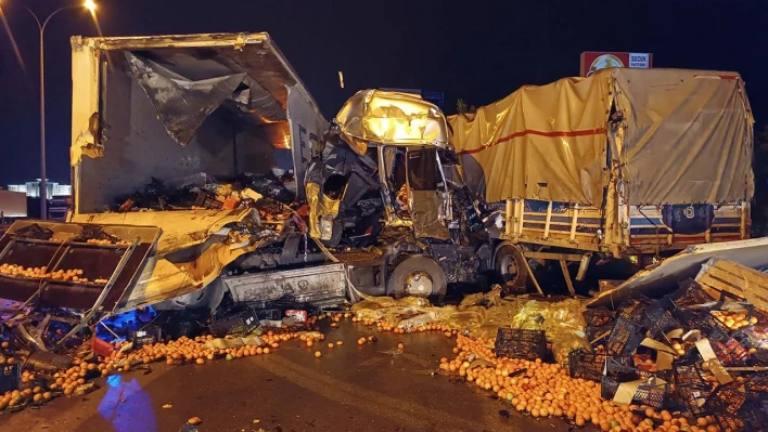 Yolcu otobüsü ile tır çarpıştı: 14 yaralı