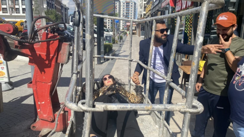 Klip çekimi için çıktığı vinçte korkudan bayıldı
