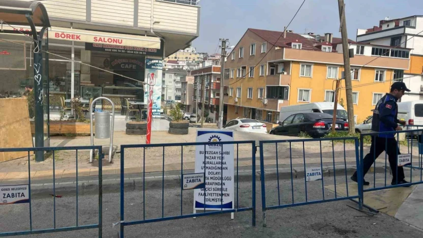 Kurallarına uymayan pazarcı esnafının tezgahı kapatıldı