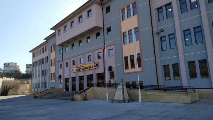 Lisede korkunç olay! 12. sınıf öğrencisi 4. kattan düştü