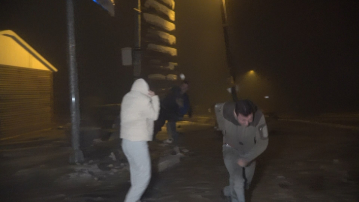 Kar yağışı başladı, vatandaş soluğu Uludağ'da aldı