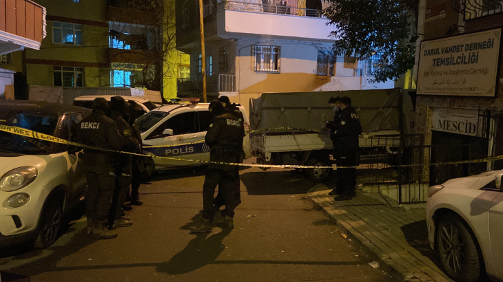 İstanbul'da koca dehşeti ! Eşini sokak ortasında öldürdü