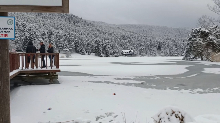Bolu'nun incisi Gölcük buz tuttu , kartpostallık manzaralar ortaya çıktı