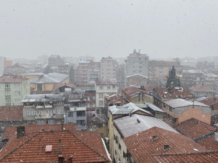 Kocaeli kent merkezine beklenen kar geldi !